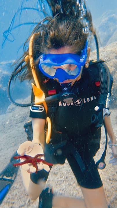 Foto Diving Chia: Una stella in mano e una in faccia. Si chiama meraviglia, e qui è di casa.