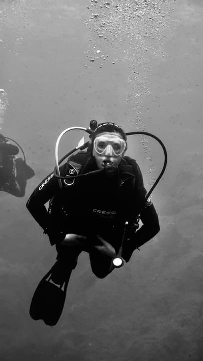 Foto Diving Chia: In bianco e nero, come un ricordo che non sbiadisce mai.