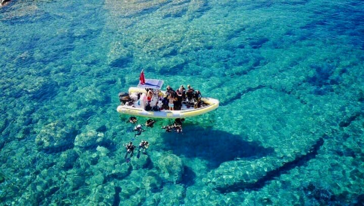 Foto Diving Chia: Vista dal drone: tutti in acqua. Quando guardi giù e vedi il tuo gruppo già sotto.
