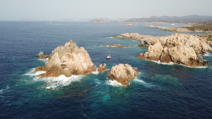 Foto Diving Chia: I faraglioni di Capo Spartivento. Dove finisce la terra e inizia la nostra palestra blu.