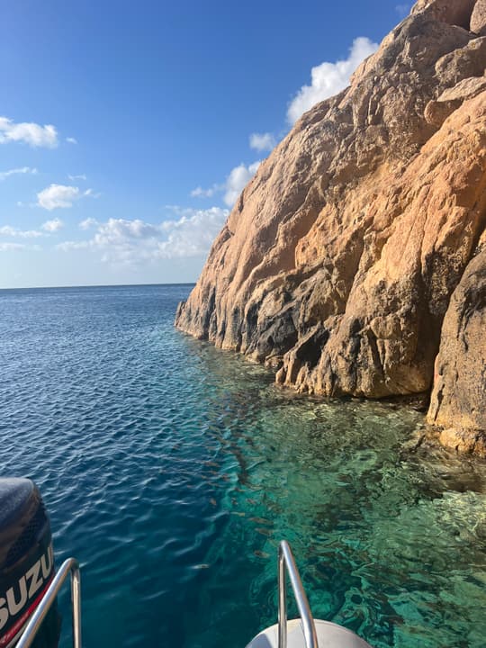 Foto Diving Chia: Granito al sole, mare a fianco. La firma geologica del Sud Sardegna.