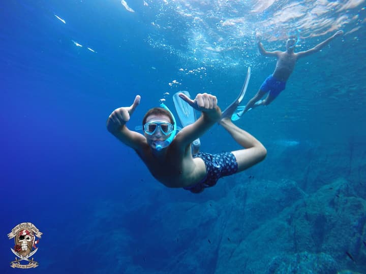 Foto Diving Chia: Snorkeling con doppio pollice in su. Anche senza bombola, qui sotto succede sempre qualcosa.